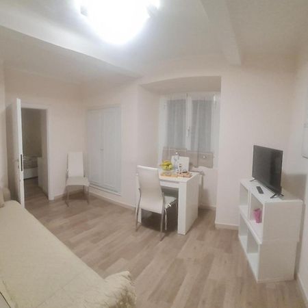 Ferienwohnung Trilocale Nel Centro Di Sampierdarena Genua Exterior foto